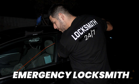 photo of emergency locksmith in middle of the night